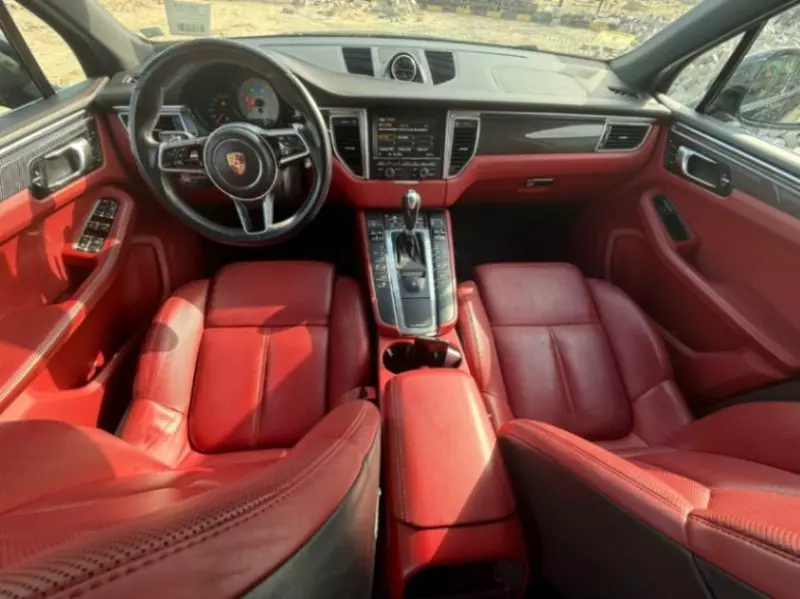 PORSCHE Macan - 2015