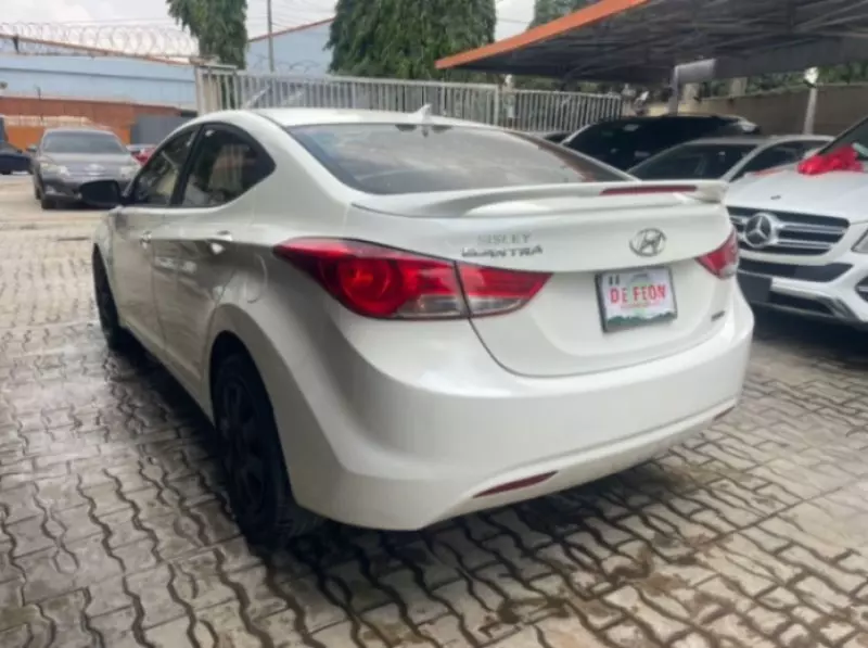 Hyundai Elantra   - 2013