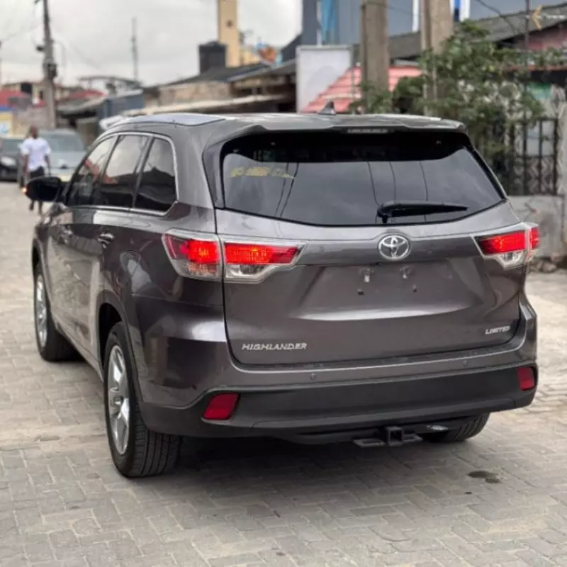 Toyota Highlander   - 2016