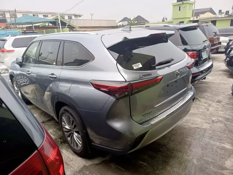 Toyota Highlander - 2021