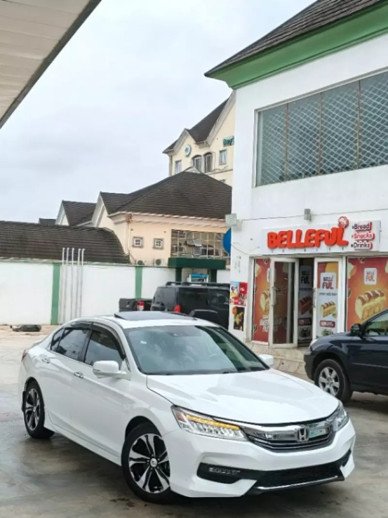 Honda Accord   - 2017