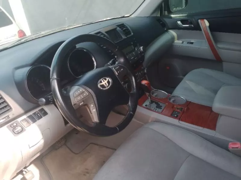 Toyota Highlander   - 2010
