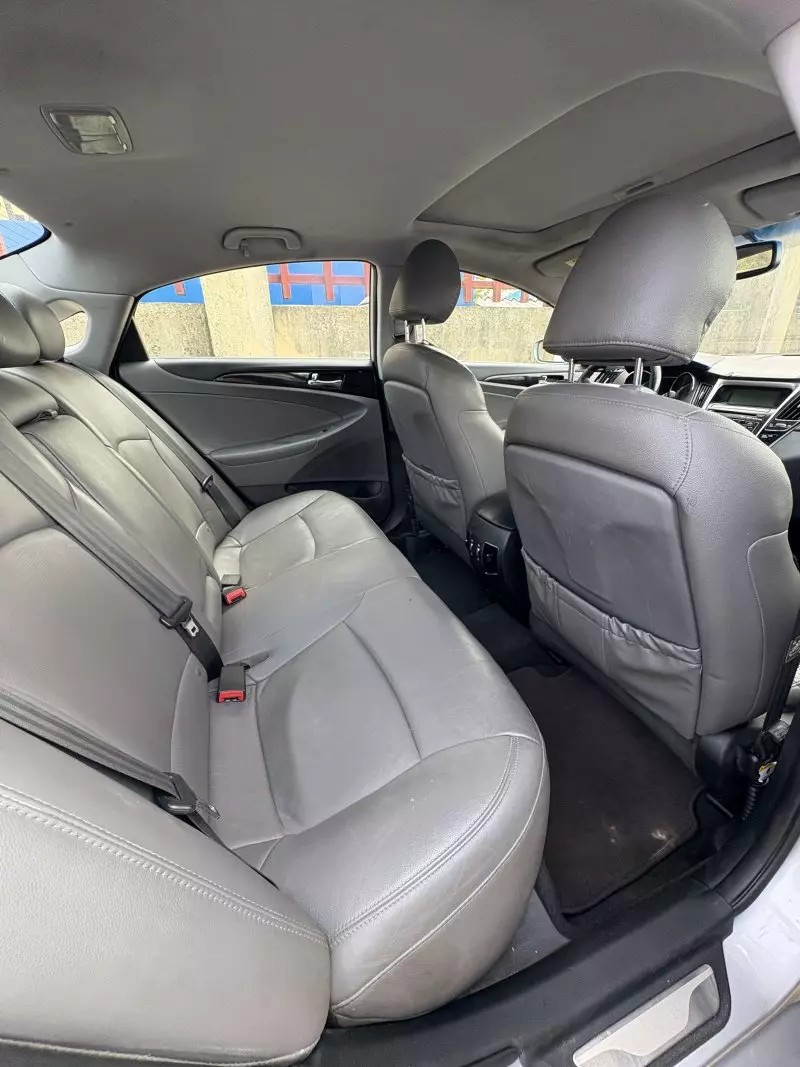 Hyundai Sonata   - 2011