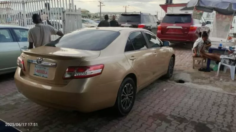 Toyota Camry   - 2011