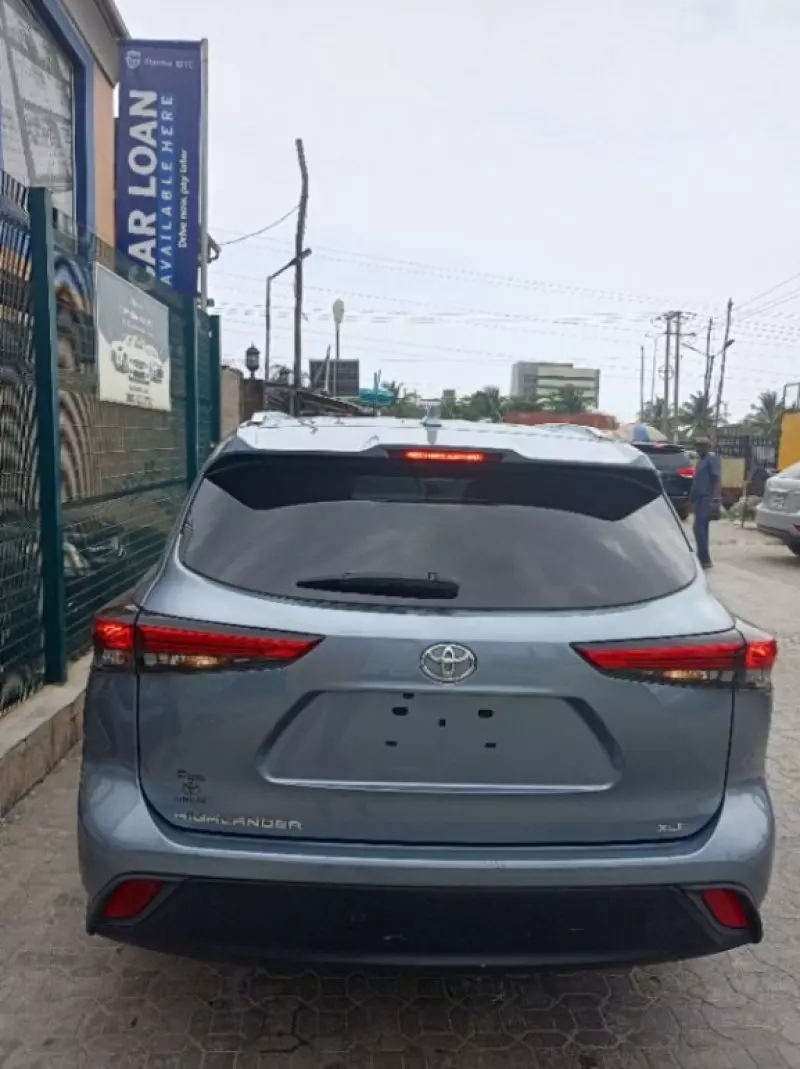 Toyota Highlander   - 2021