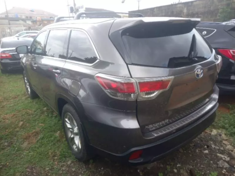 Toyota Highlander   - 2016