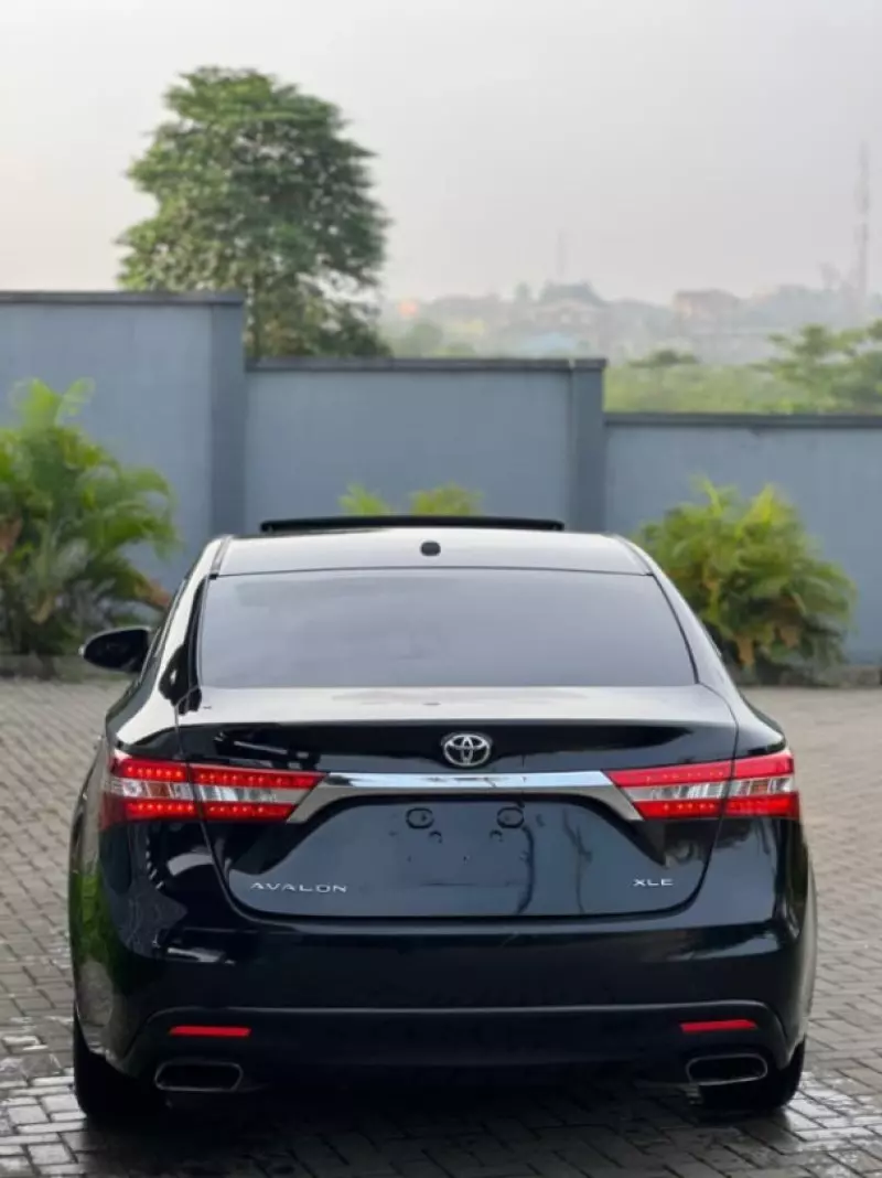 Toyota Avalon   - 2015