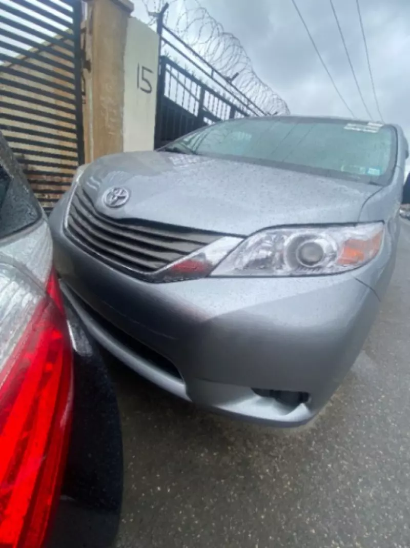 Toyota Sienna   - 2017
