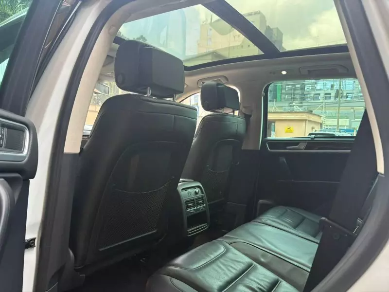 Volkswagen Touareg   - 2016