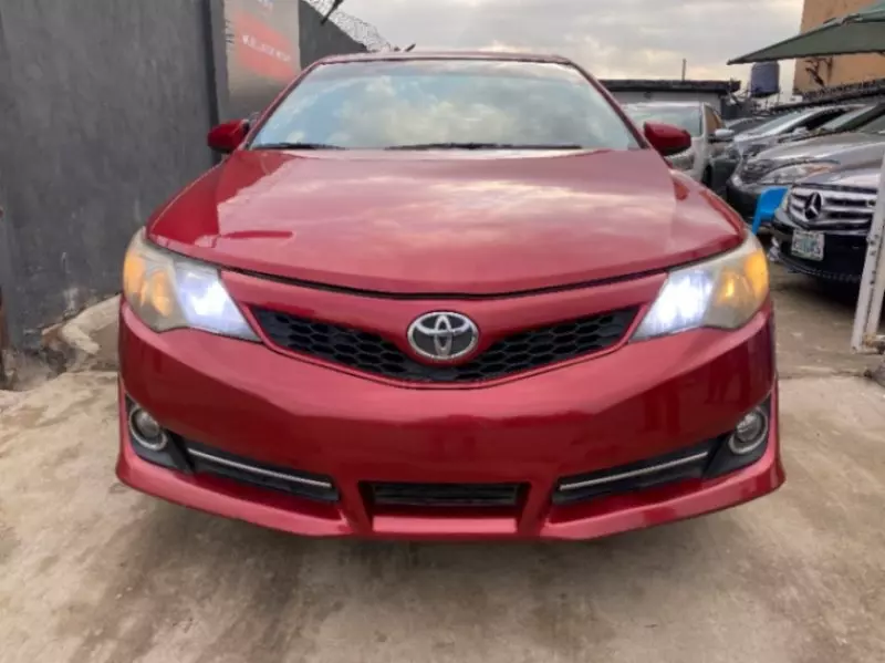 Toyota Camry   - 2012