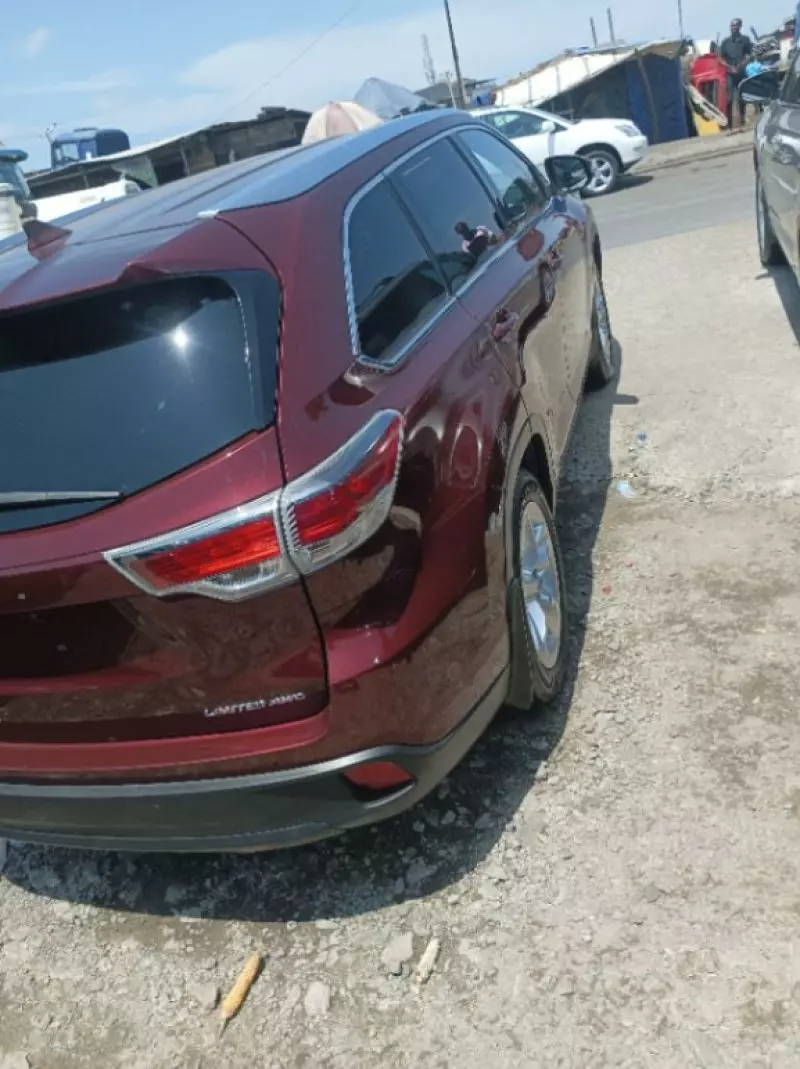 Toyota Highlander   - 2015