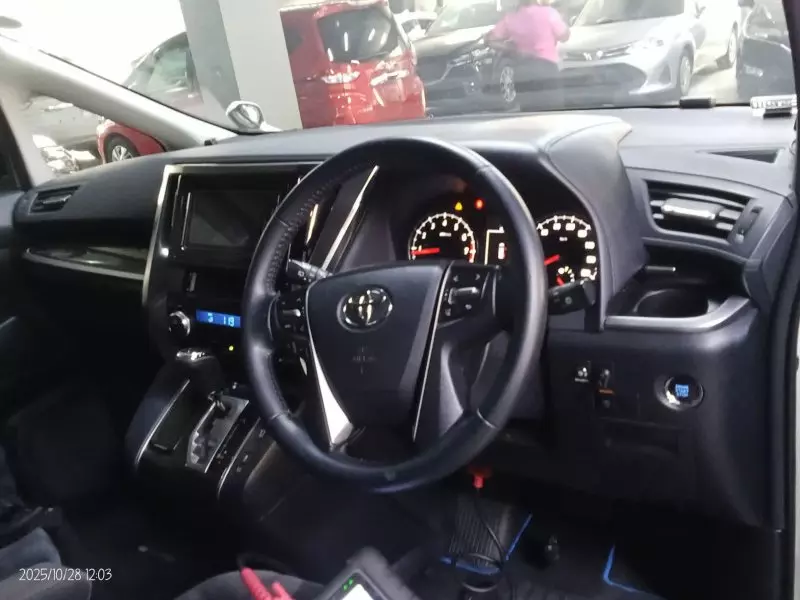 Toyota Vellfire    - 2017