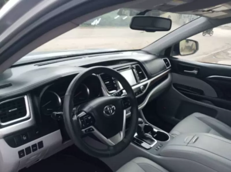 Toyota Highlander   - 2016