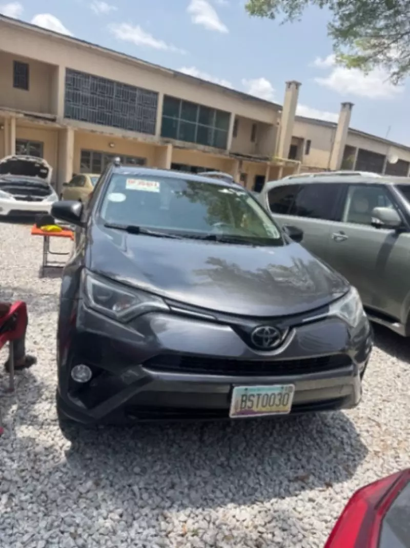 Toyota RAV 4   - 2018