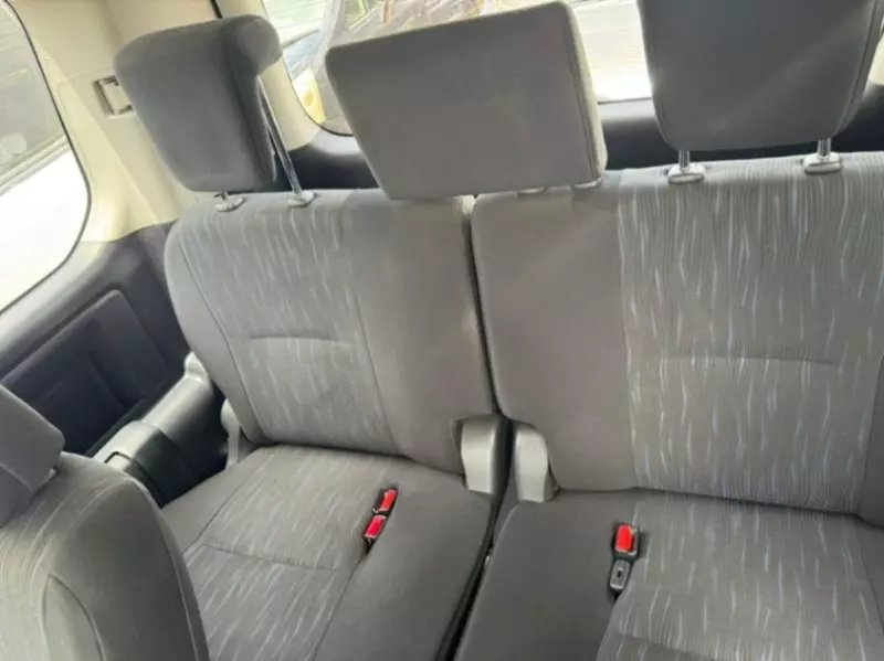Toyota Noah   - 2012
