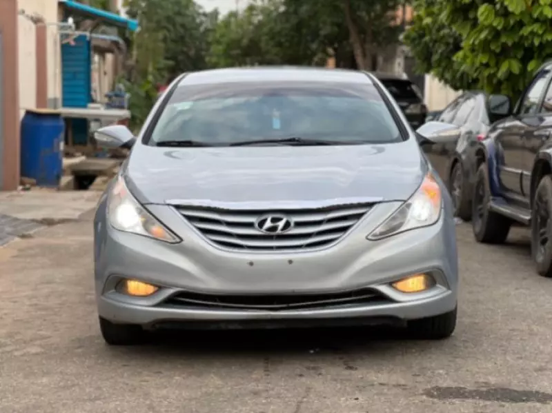 Hyundai Sonata   - 2011