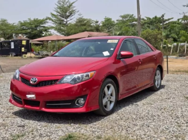 Toyota Camry   - 2013