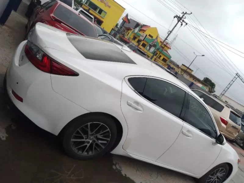 Lexus ES 350   - 2016