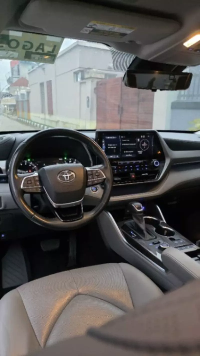 Toyota Highlander   - 2021