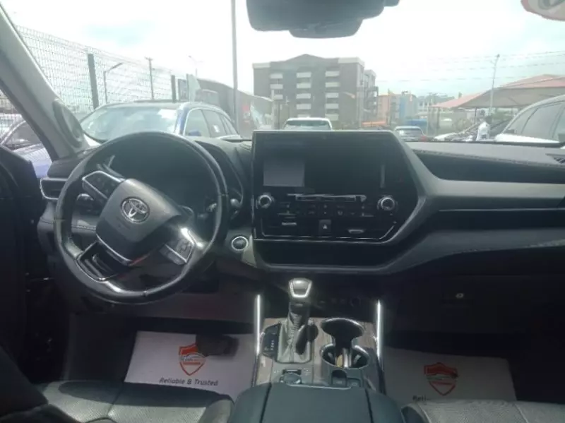 Toyota Highlander   - 2020