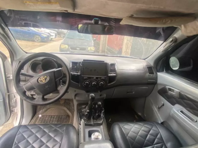 Toyota Hilux   - 2010