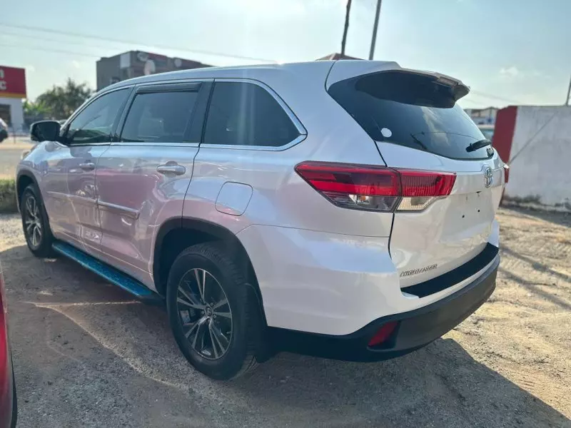 Toyota Highlander   - 2019