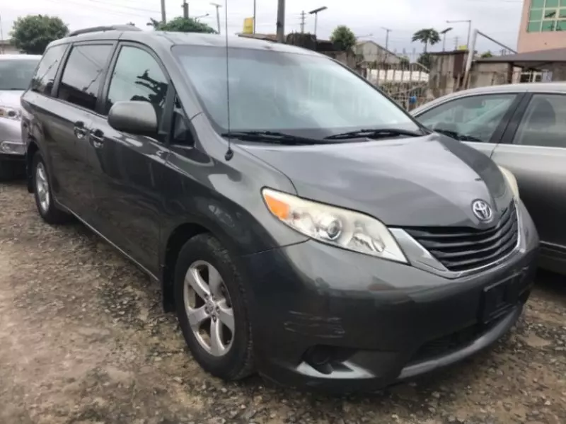 Toyota Sienna   - 2012