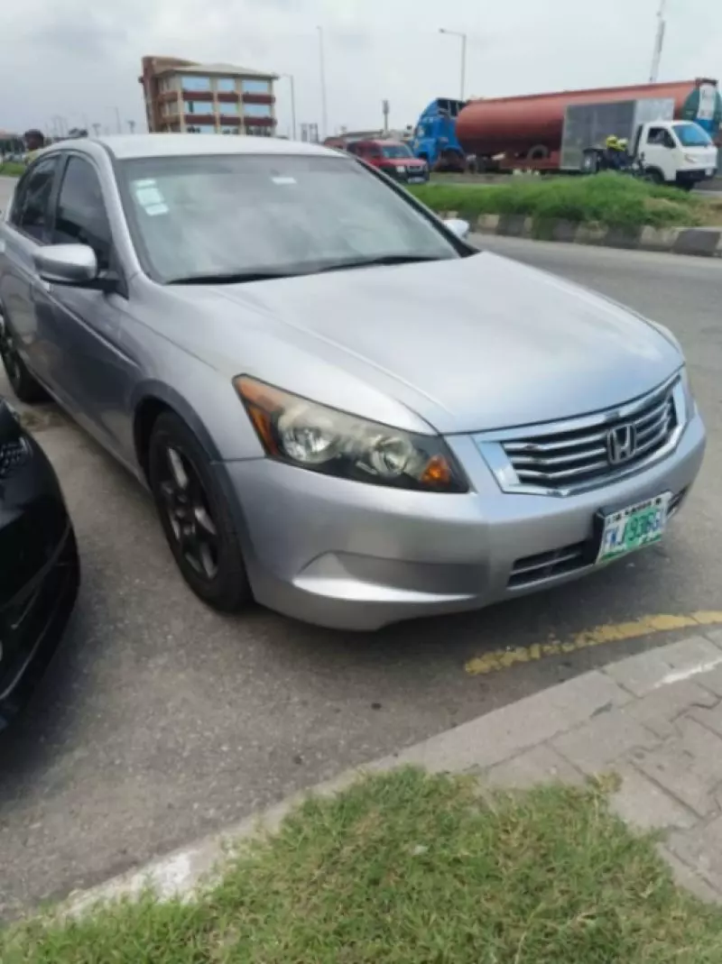 Honda Accord   - 2010