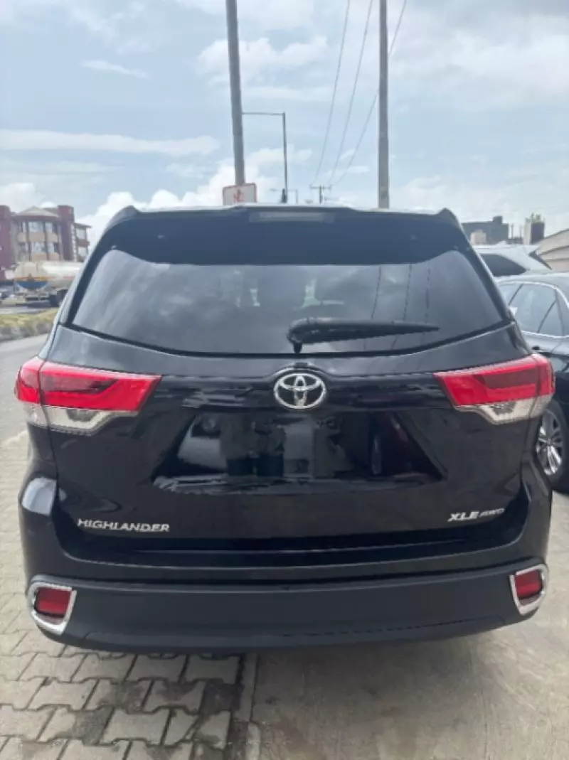 Toyota Highlander   - 2015