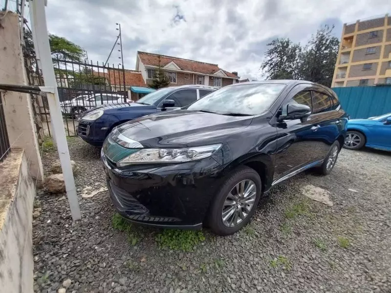 Toyota Harrier   - 2017