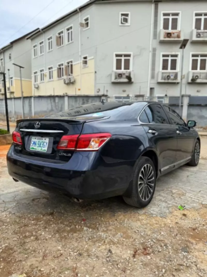Lexus ES 350   - 2010