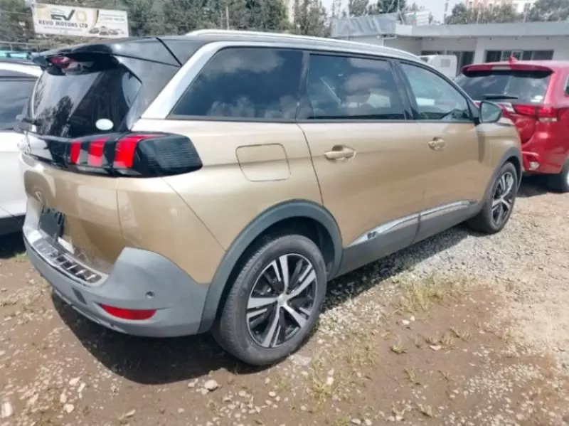 Peugeot 5008   - 2018
