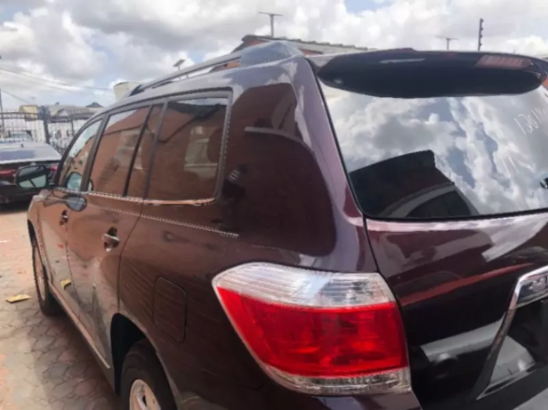 Toyota Highlander   - 2011