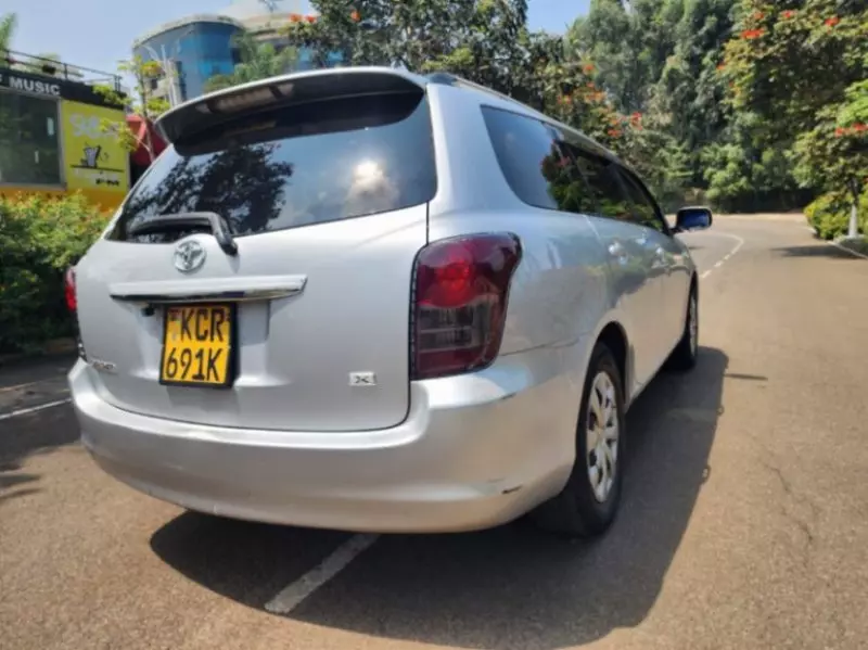 Toyota Fielder    - 2011