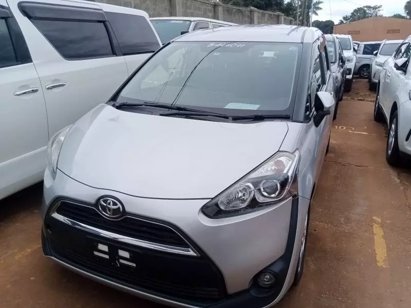 Toyota Sienta Hybrid    - 2015