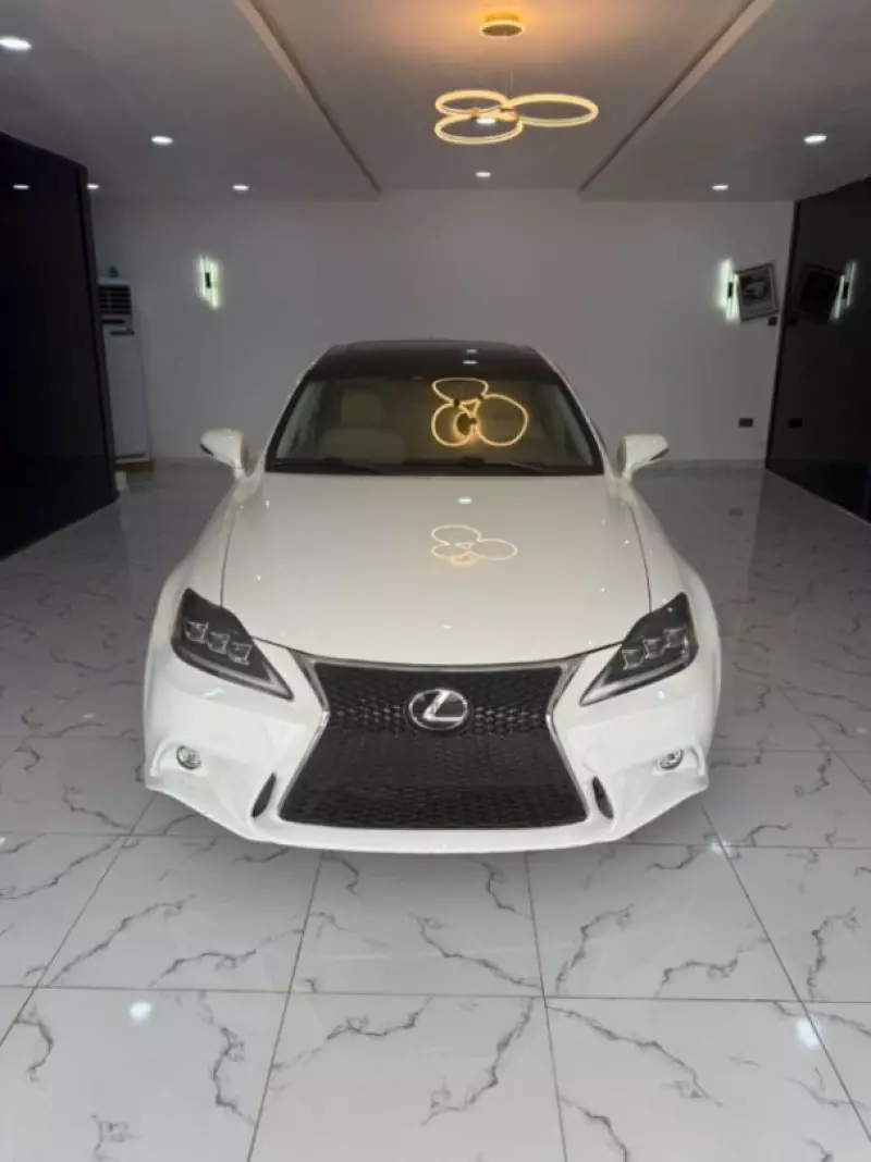 Lexus IS   - 2010