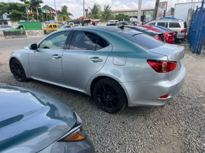 Lexus IS   - 2012