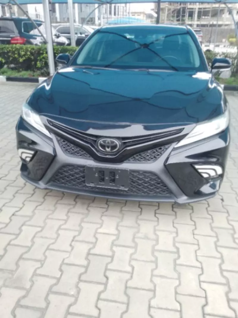 Toyota Camry   - 2018