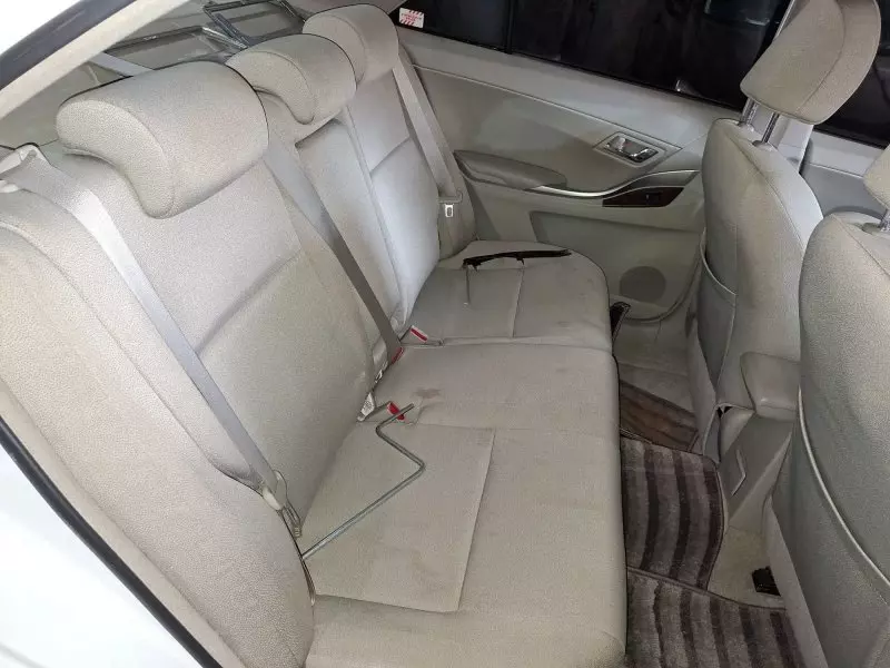 Toyota Premio    - 2011