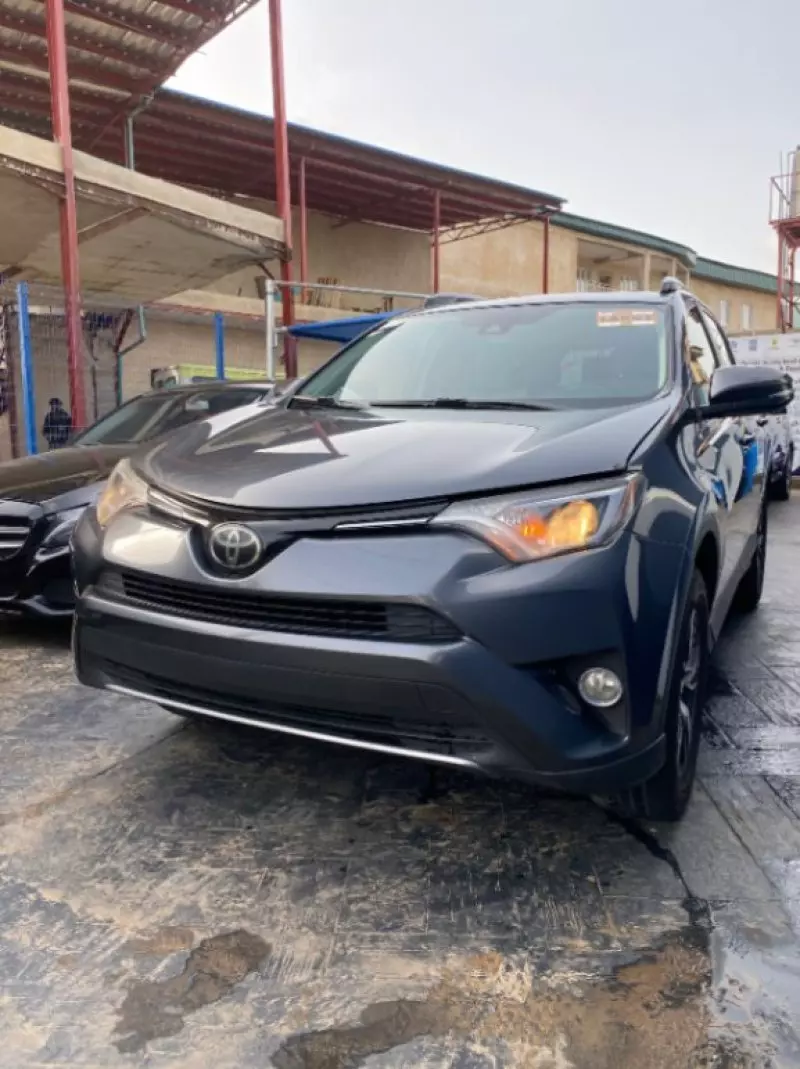 Toyota RAV4   - 2018