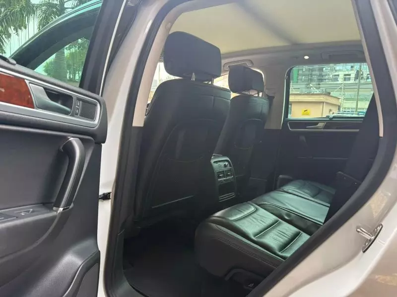 Volkswagen Touareg   - 2016