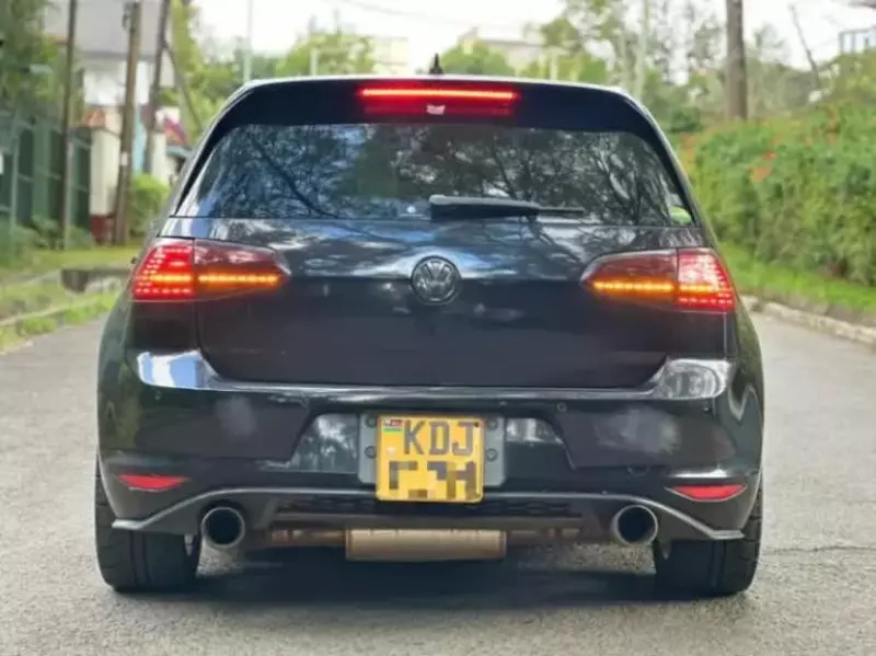 Volkswagen Golf   - 2015