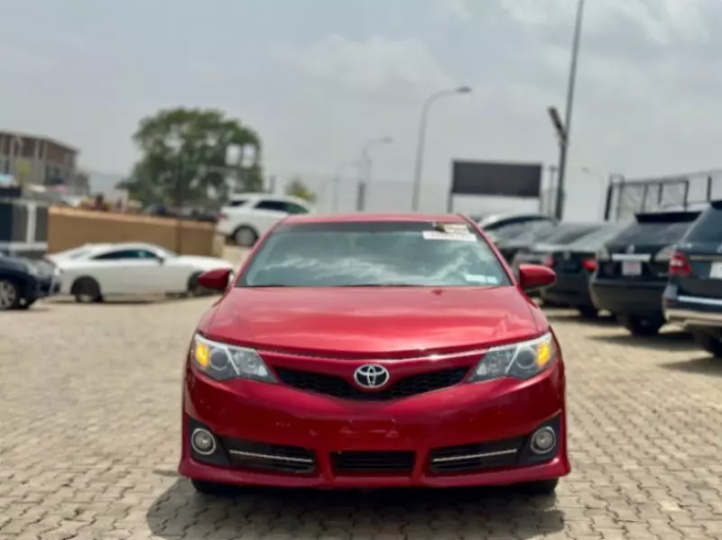 Toyota camry   - 2012