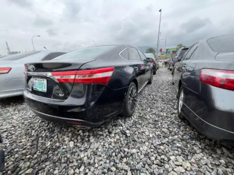 Toyota Avalon   - 2014
