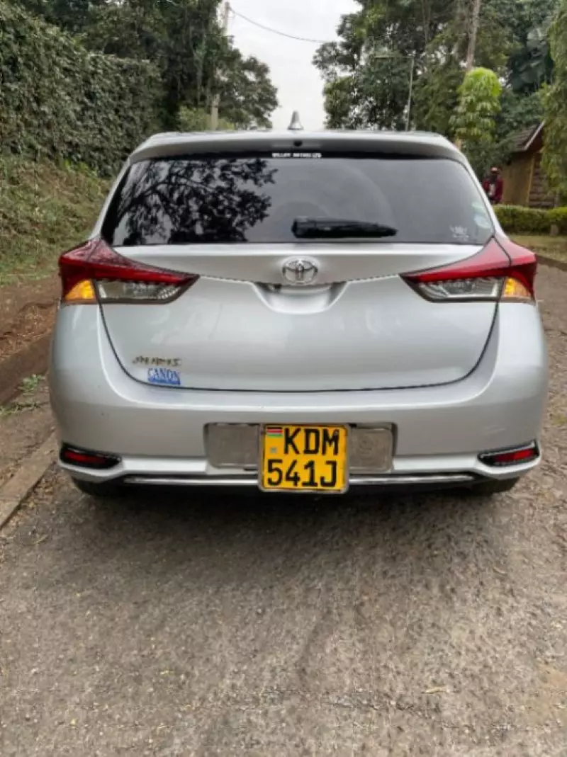 Toyota Auris   - 2015