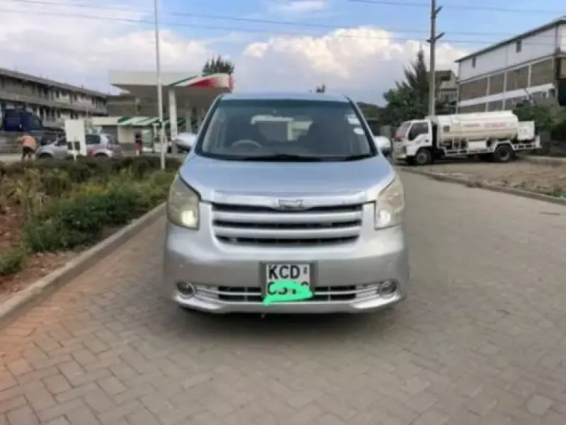 Toyota Noah   - 2009