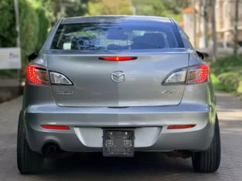 Mazda Axela    - 2010