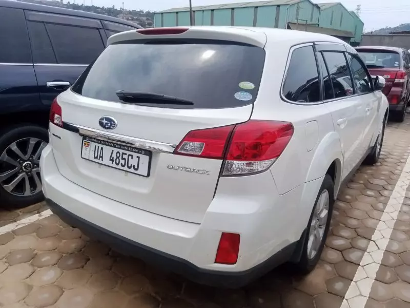 Subaru Outback   - 2010