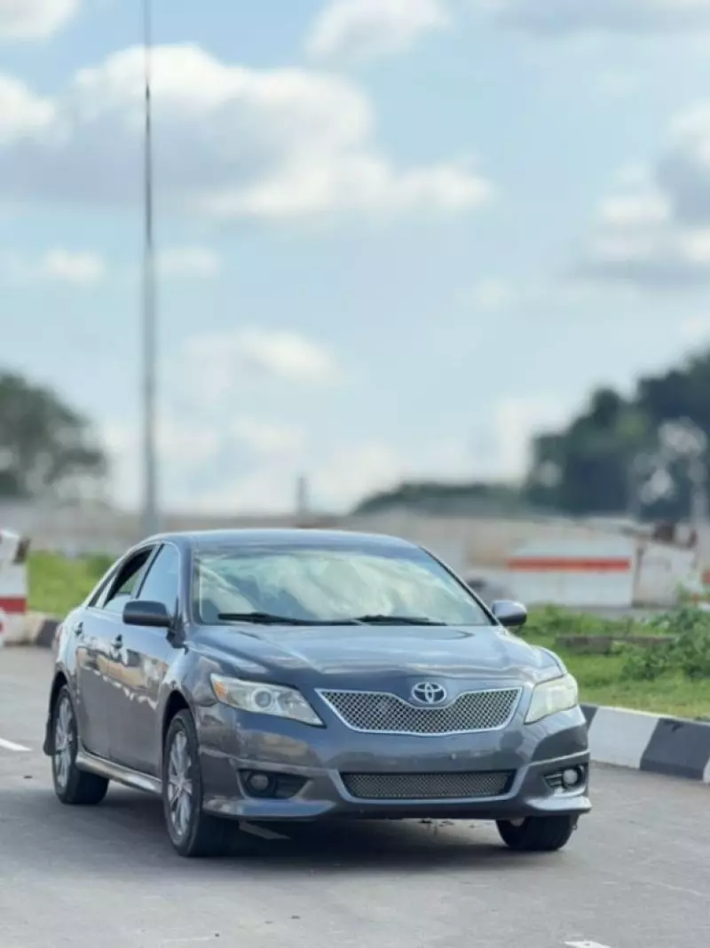 Toyota Camry   - 2009