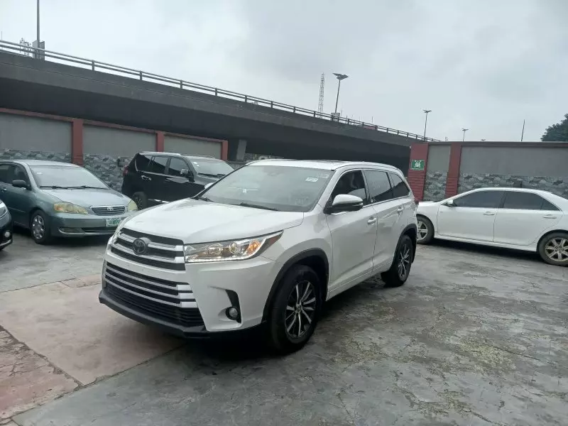 Toyota Highlander   - 2017